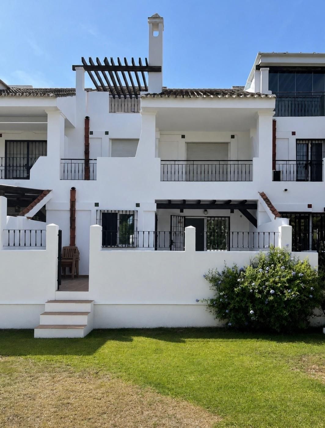 3 Bedroom Townhouse in Marbella - Photo 3
