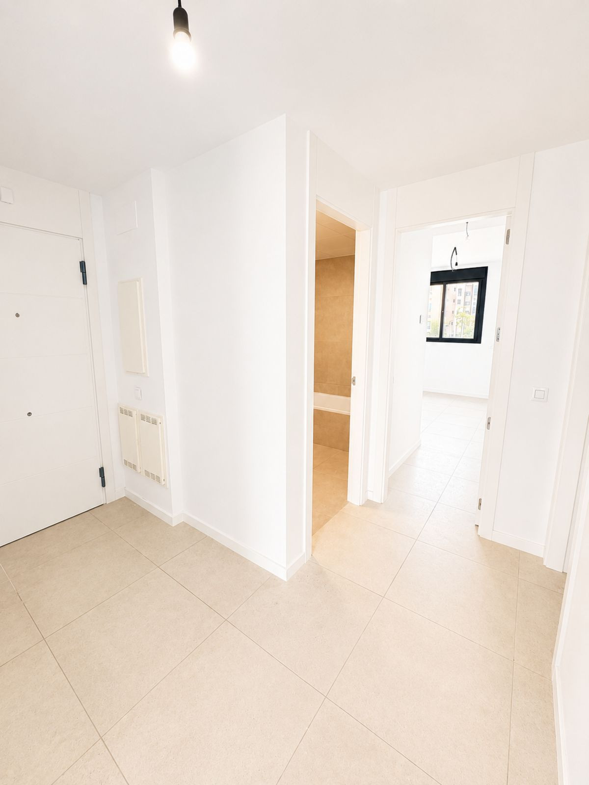 2 Bedroom Apartment in Torremolinos - Photo 26