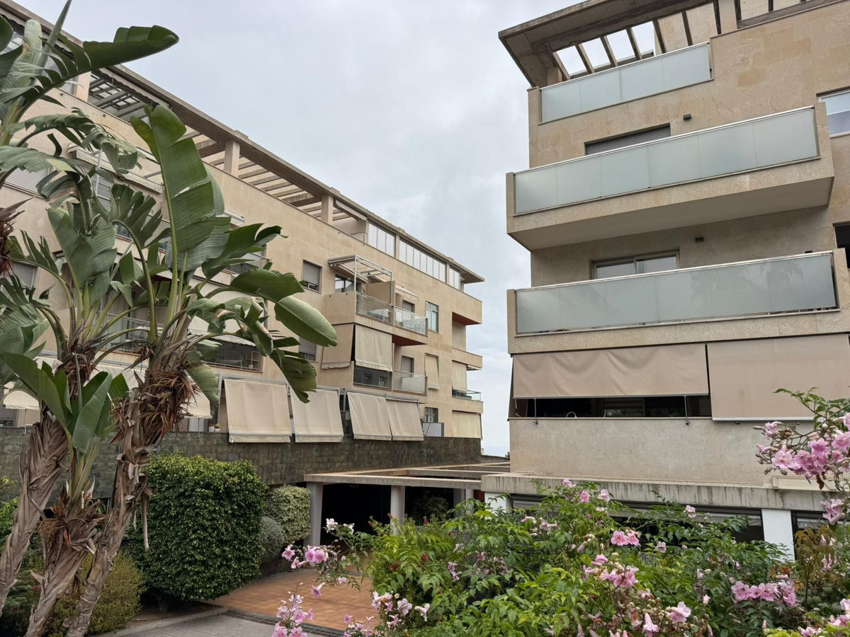 3 Bedroom Penthouse in Torremolinos - Photo 34