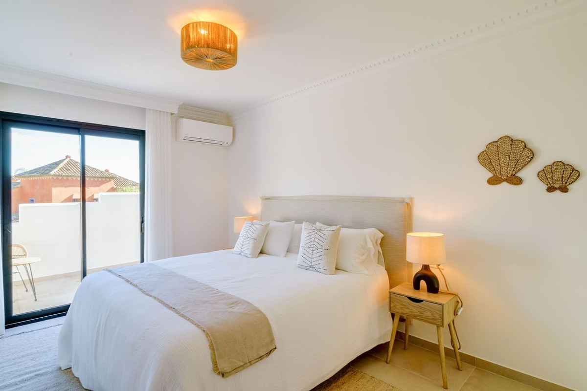 6 Bedroom Villa in Marbella - Photo 12