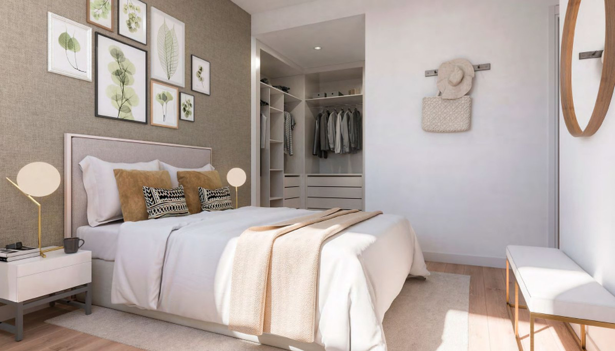 2 Bedroom Penthouse in Estepona - Photo 8