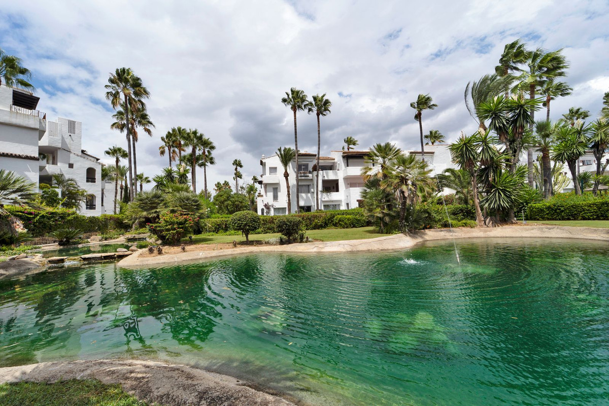 2 Bedroom Apartment in Estepona - Photo 22