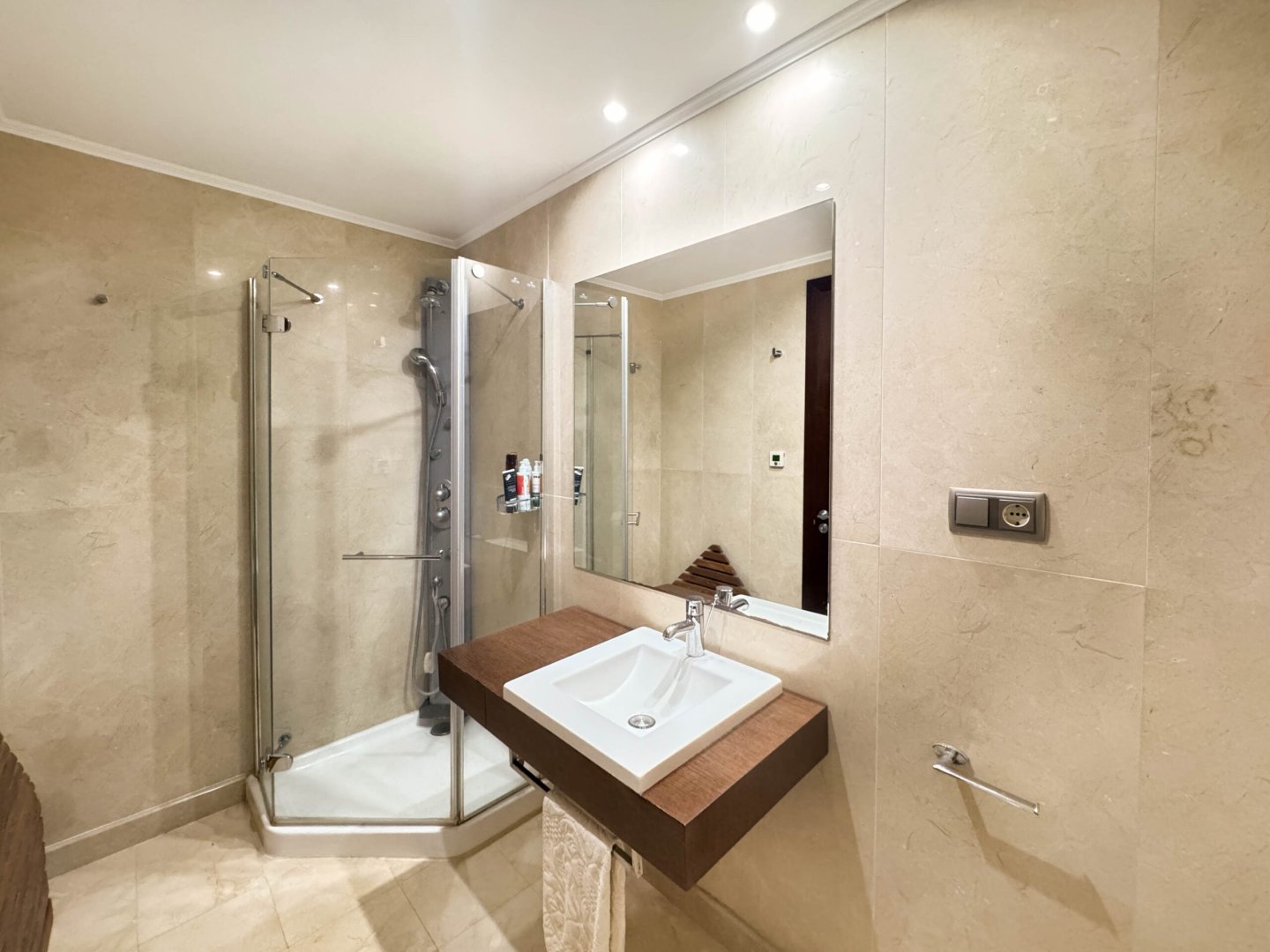 2 Bedroom Apartment in Marbella - Photo 14