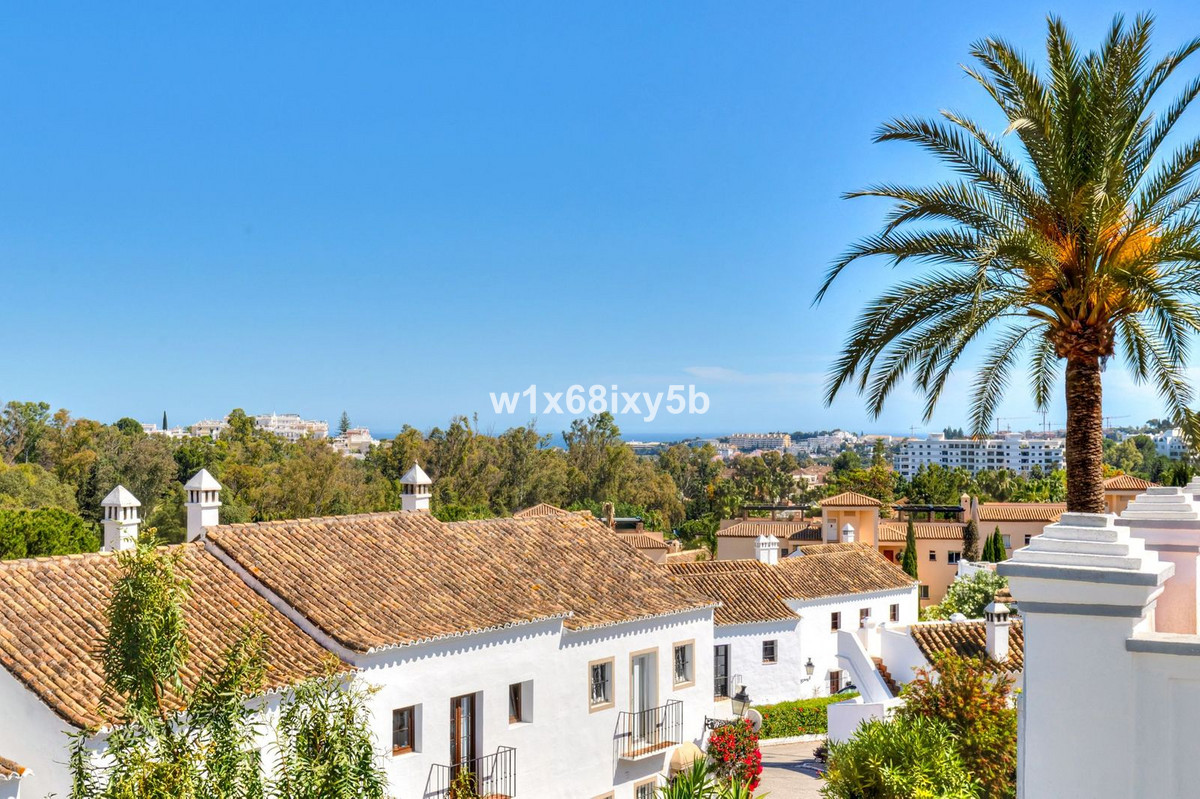 2 Bedroom Townhouse in Marbella - Photo 19