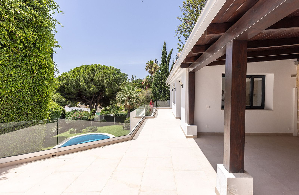 4 Bedroom Villa in Marbella - Photo 14