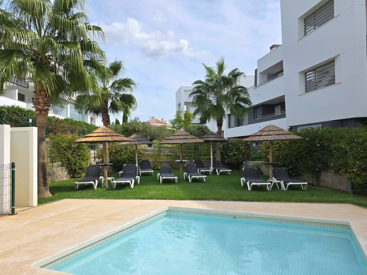 2 Bedroom Apartment in Estepona - Photo 25