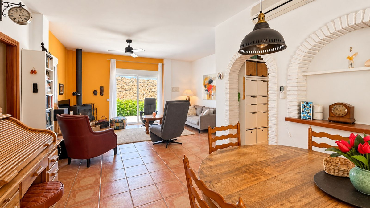3 Bedroom Villa in Colmenar - Photo 12