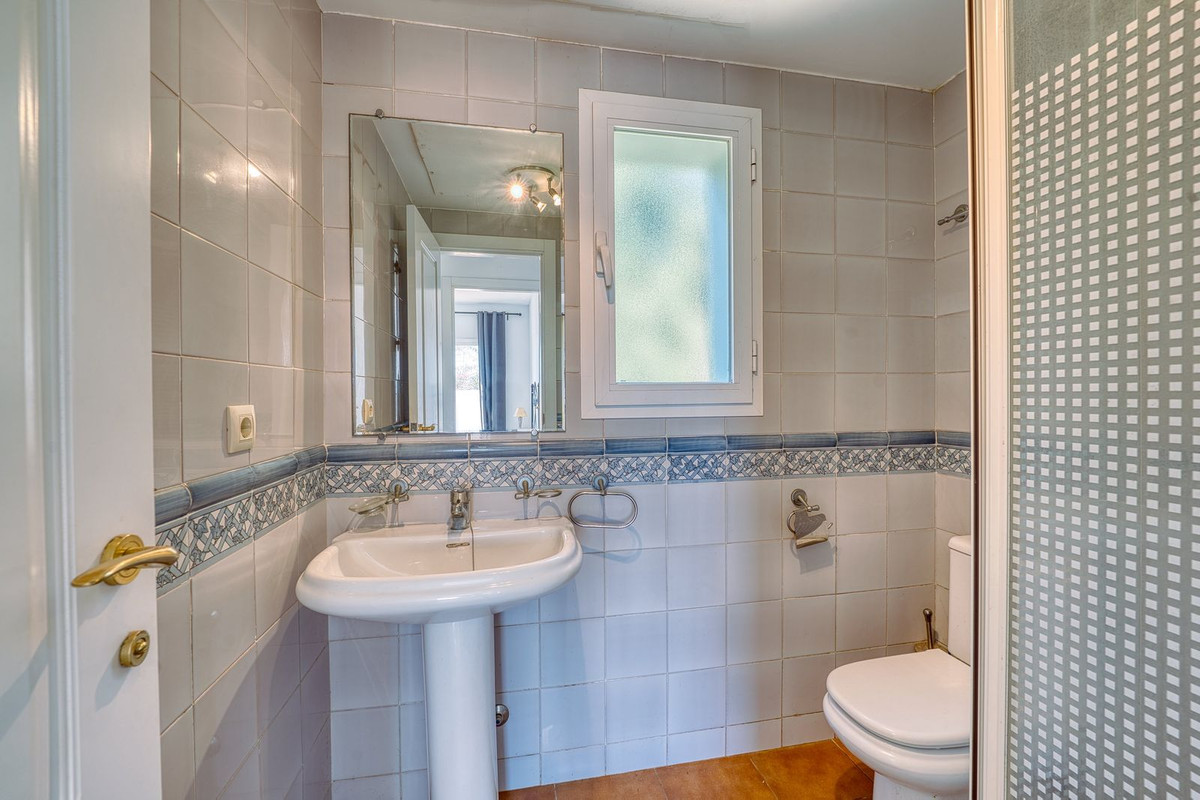 4 Bedroom Villa in La Alcaidesa - Photo 19