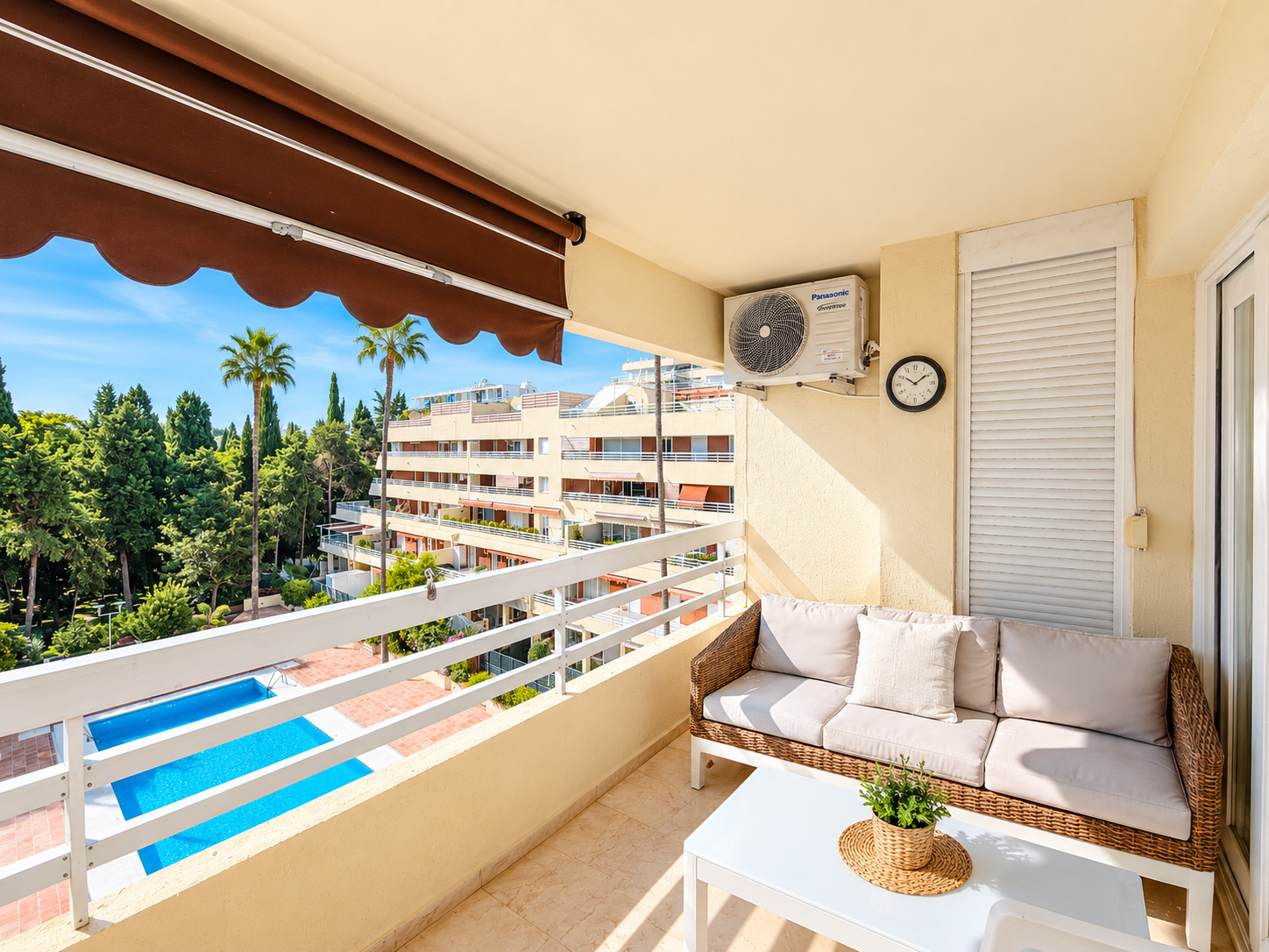 Piso de 4 dormitorios con piscina en Málaga – Foto 2