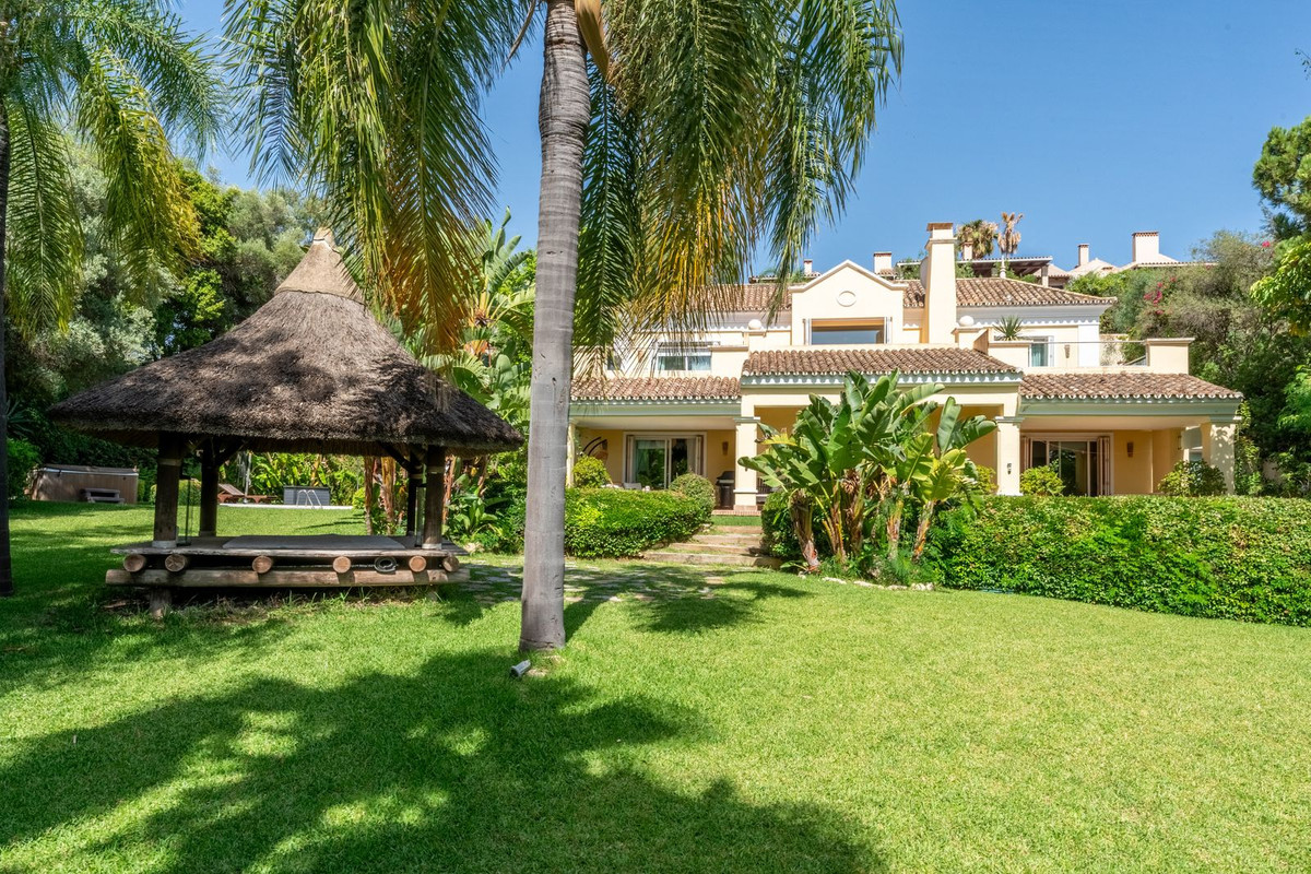 Chalet de 3 dormitorios con piscina en Málaga – Foto 2