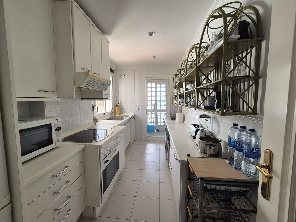 2 Bedroom Apartment in Marbella - Photo 2