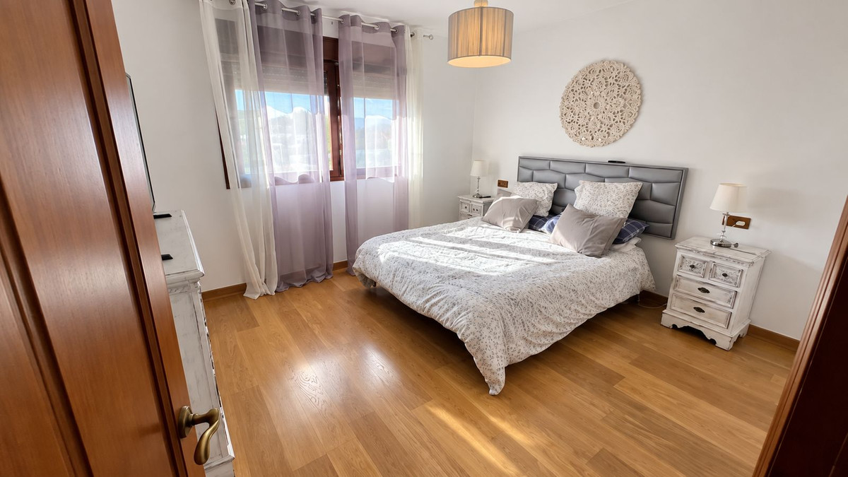 6 Bedroom Villa in Alhaurín de la Torre - Photo 9