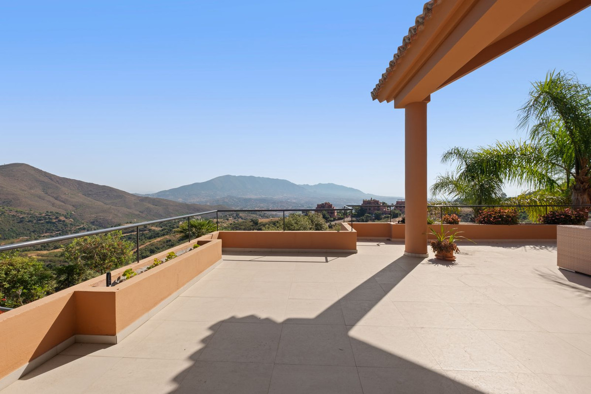 5 Bedroom Villa in Marbella - Photo 40