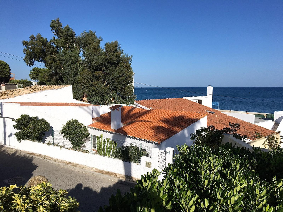 4 Bedroom Villa in Estepona - Photo 4
