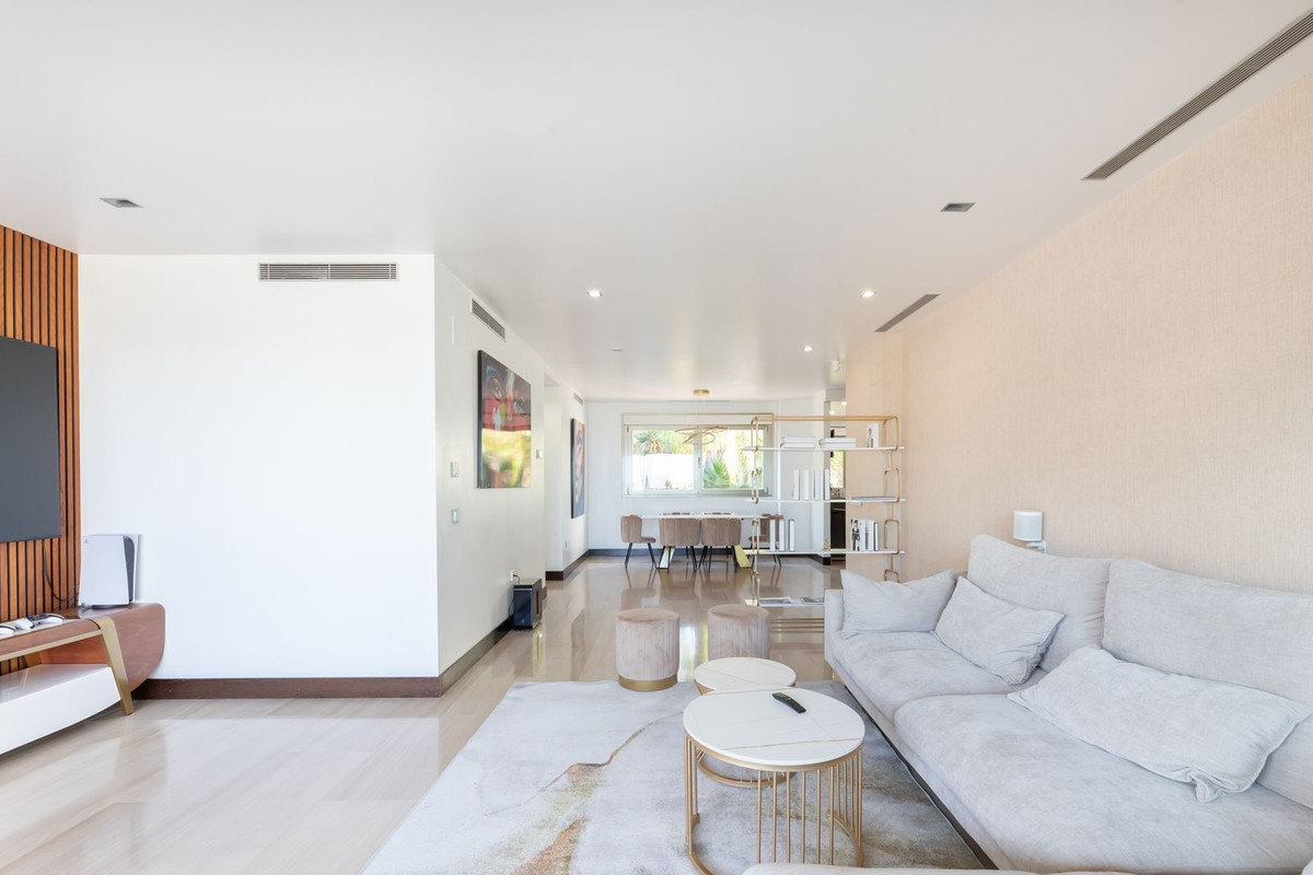 2 Bedroom Apartment in Benahavís - Foto 4