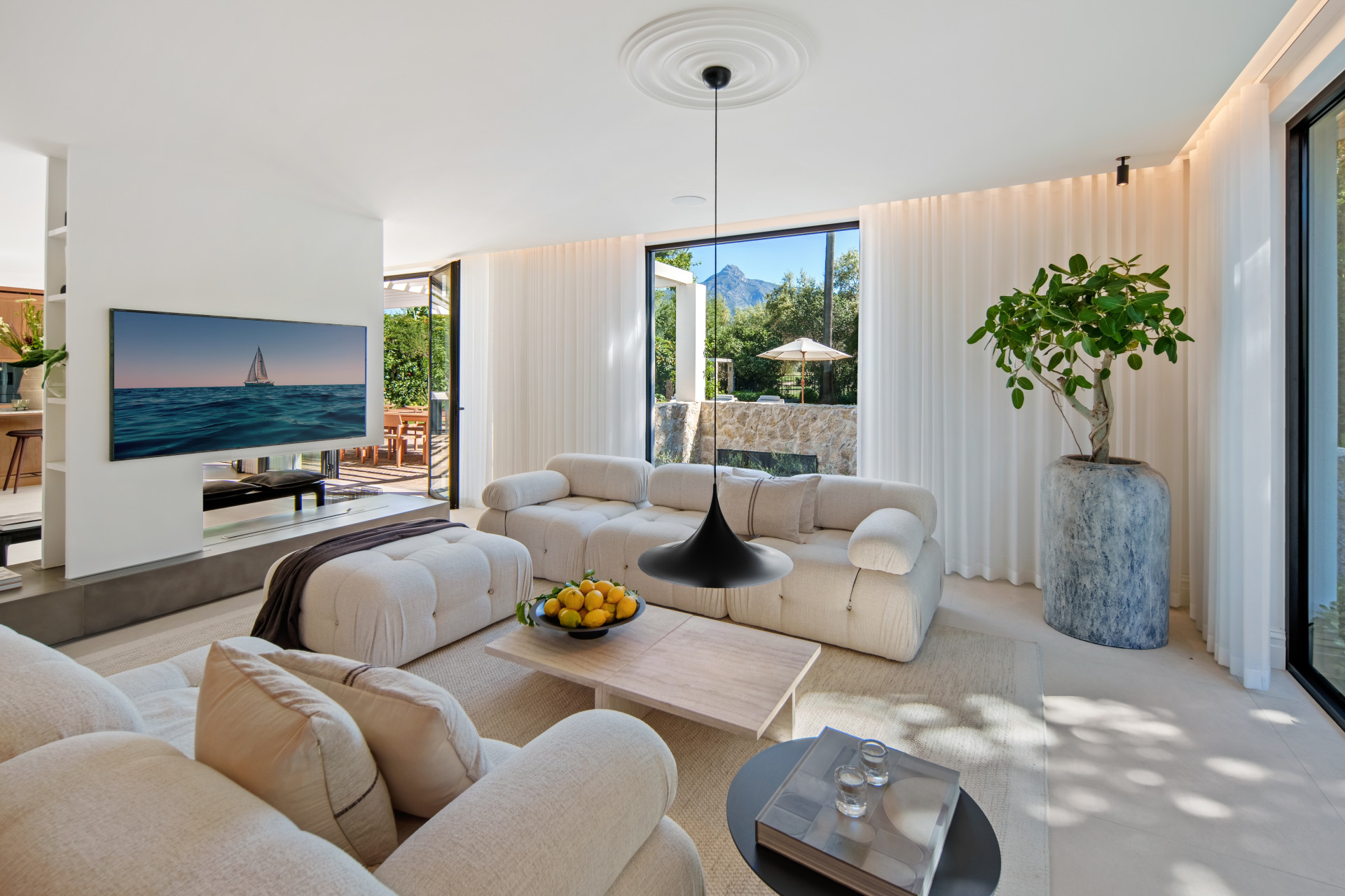 4 Bedroom Villa in Marbella - Photo 42