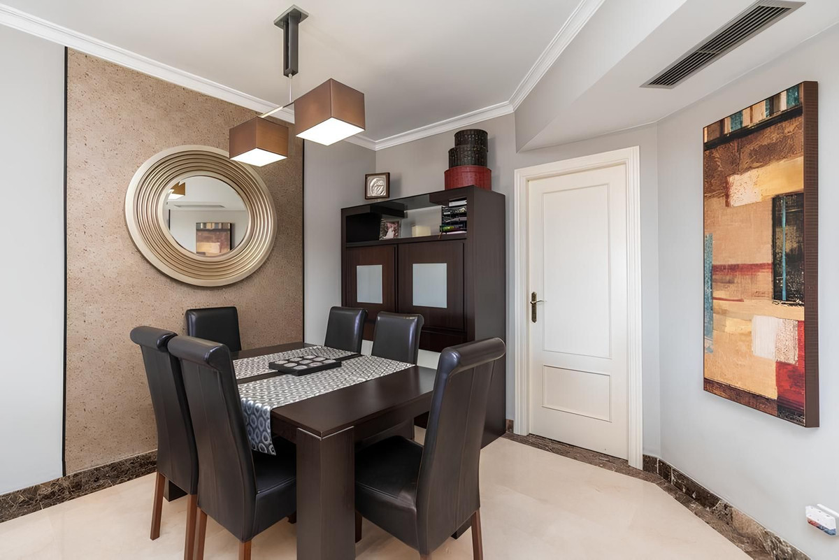 3 Bedroom Penthouse in Estepona - Photo 11