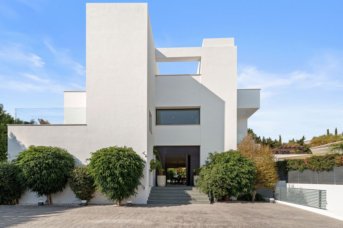 5 Bedroom Villa in Marbella - Photo 32