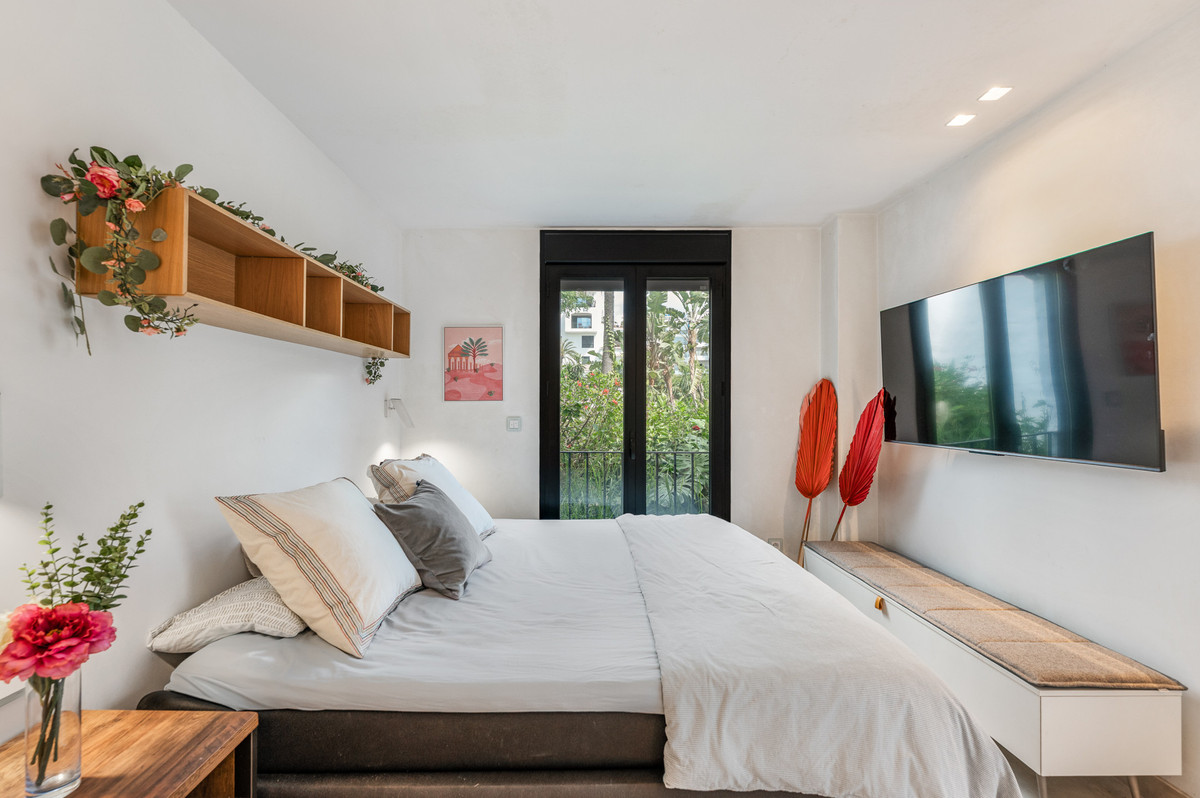 3 Bedroom Apartment in Marbella - Photo 17
