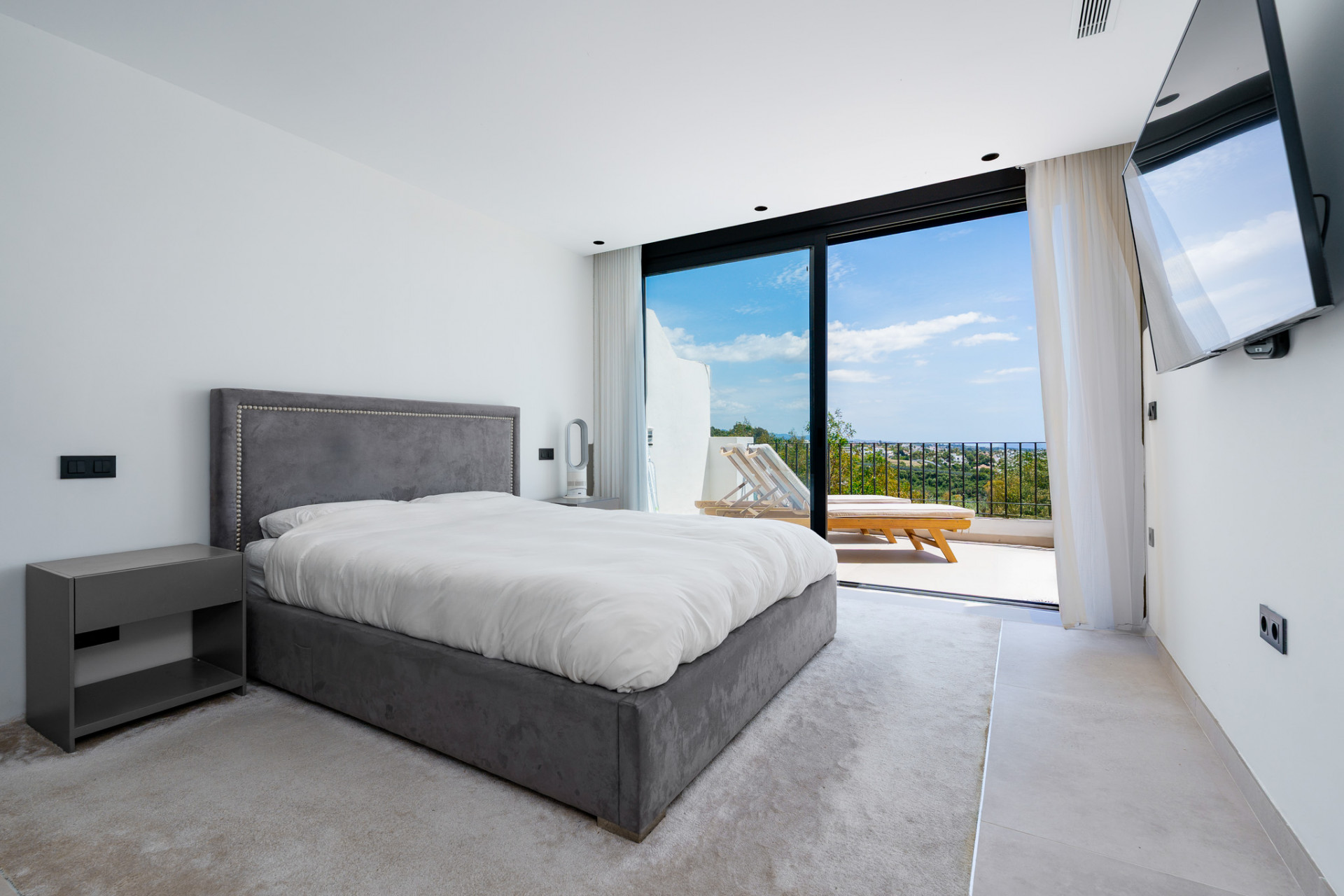 4 Bedroom Townhouse in Benahavís - Photo 22