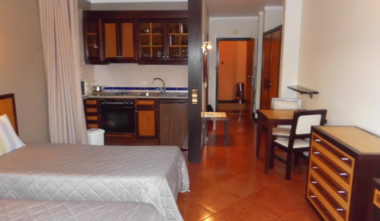 Piso de 1 dormitorio con piscina – Foto 4