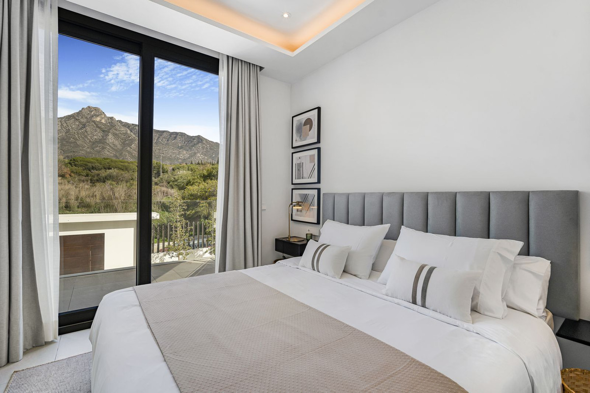 6 Bedroom Villa in Marbella - Photo 36