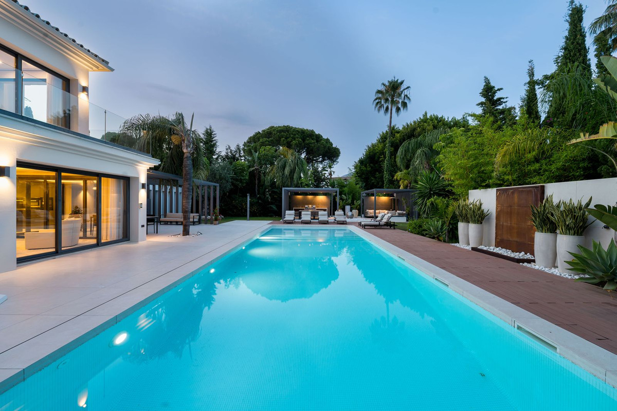 4 Bedroom Villa in Marbella - Photo 7