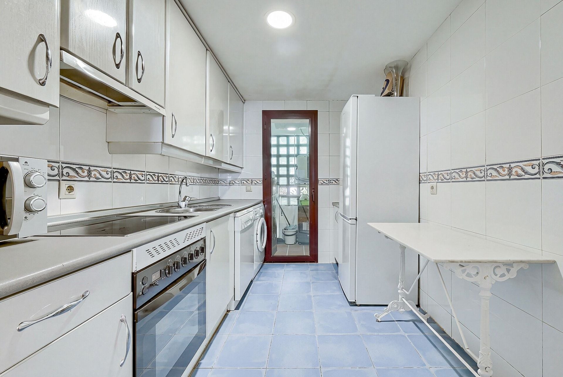 2 Bedroom Apartment in Marbella - Photo 5