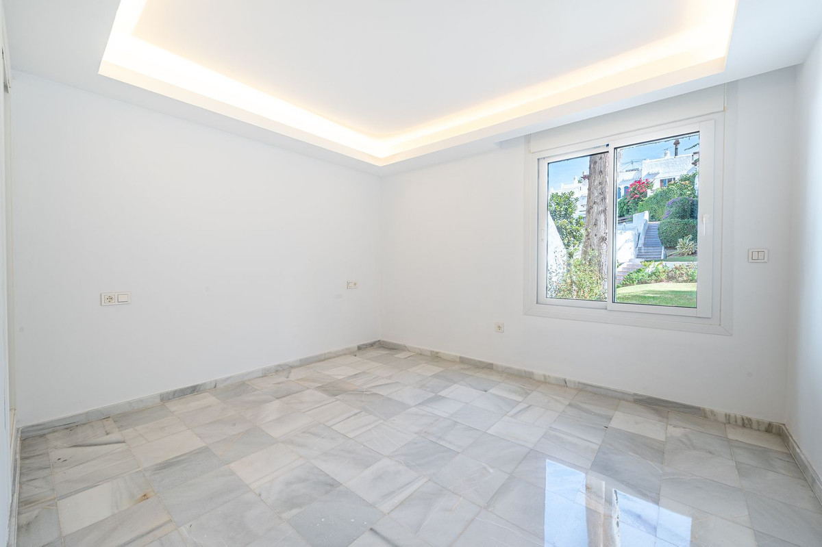 3 Bedroom Townhouse in Marbella - Photo 17