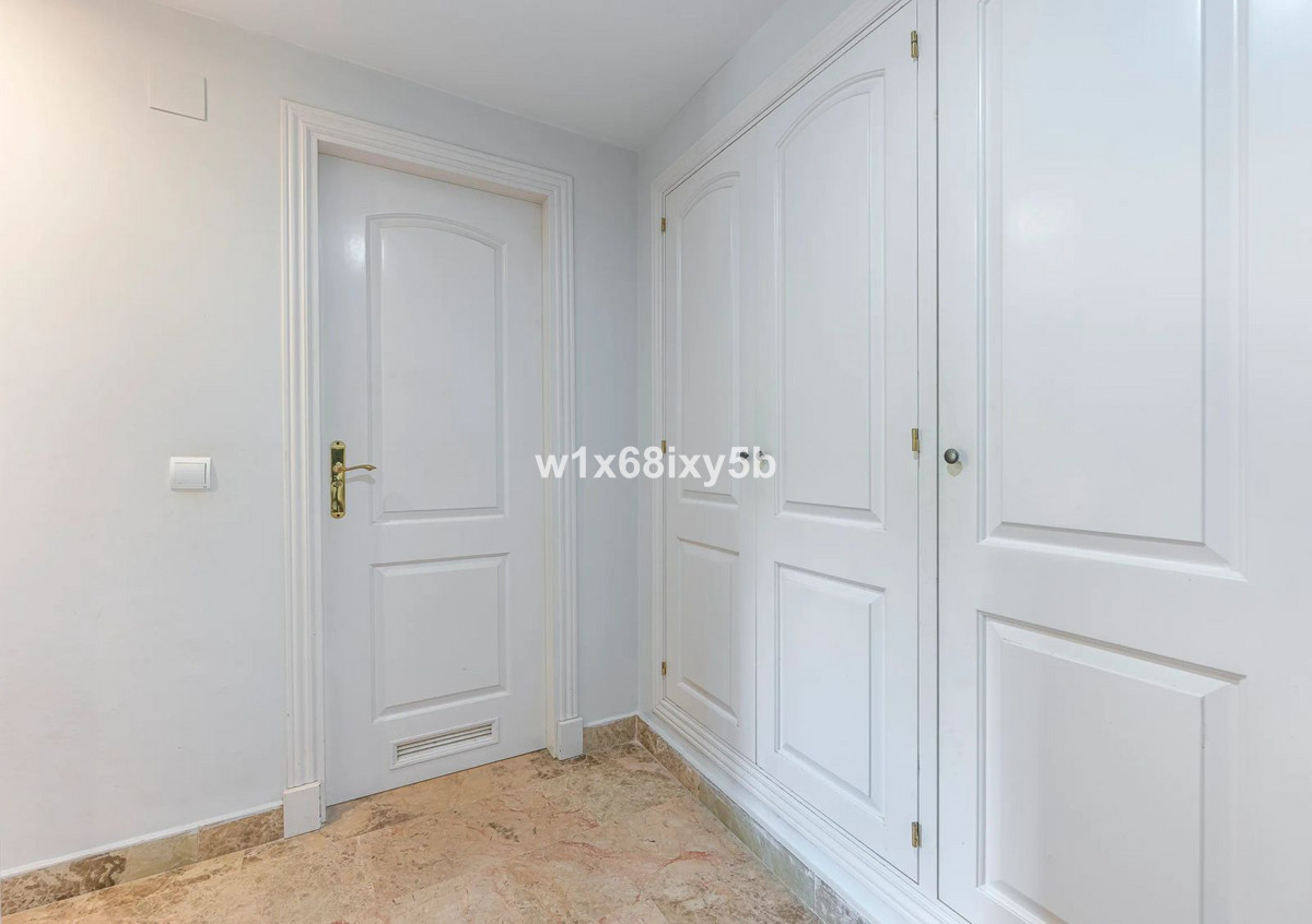 2 Bedroom Apartment in San Pedro de Alcántara - Photo 18