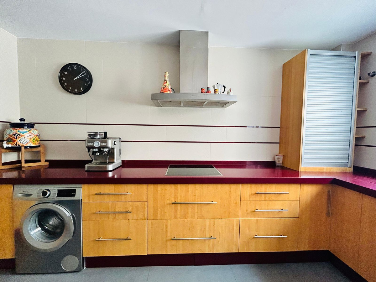 4 Bedroom Penthouse in Torremolinos - Photo 22
