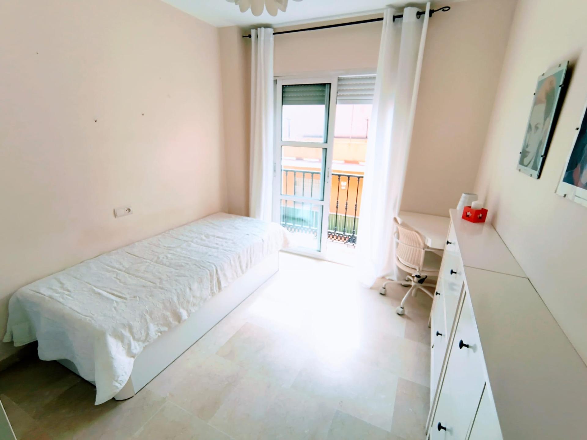 2 Bedroom Apartment in Fuengirola - Photo 7