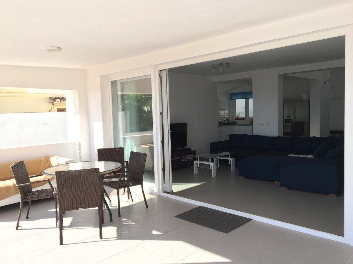 4 Bedroom Villa in Estepona - Photo 9