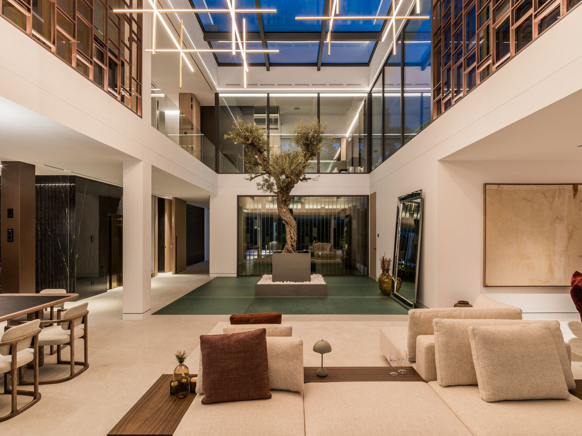 5 Bedroom Villa in Marbella - Photo 12