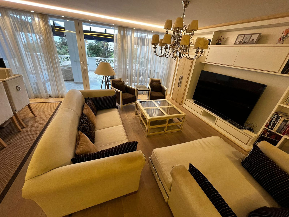 5 Bedroom Apartment in Marbella - Photo 6