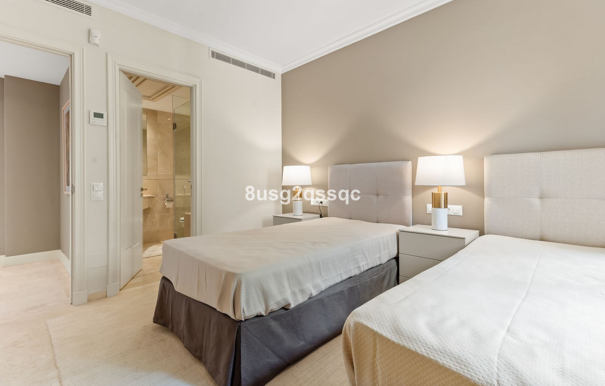 2 Bedroom Apartment in Estepona - Photo 14