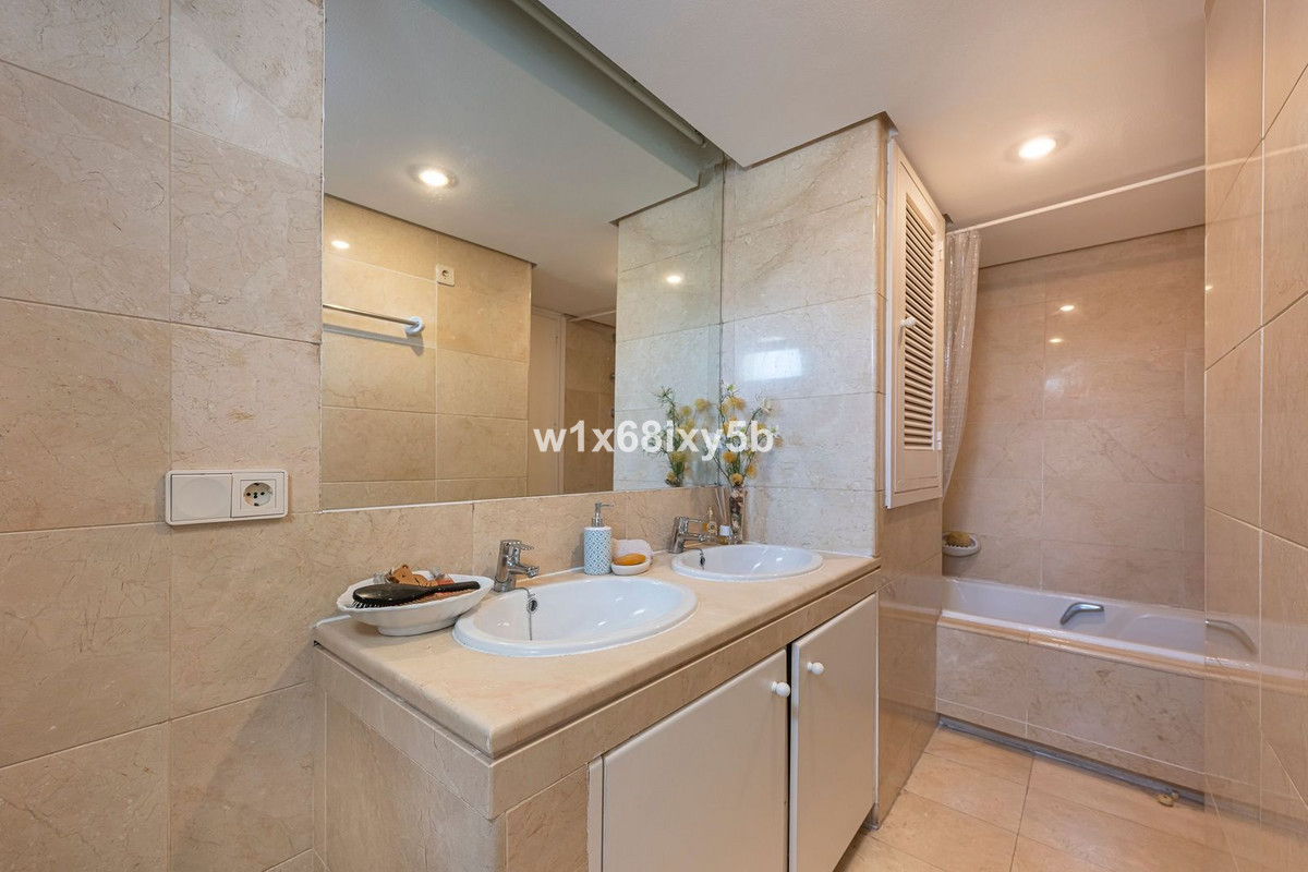 2 Bedroom Townhouse in Estepona - Photo 24