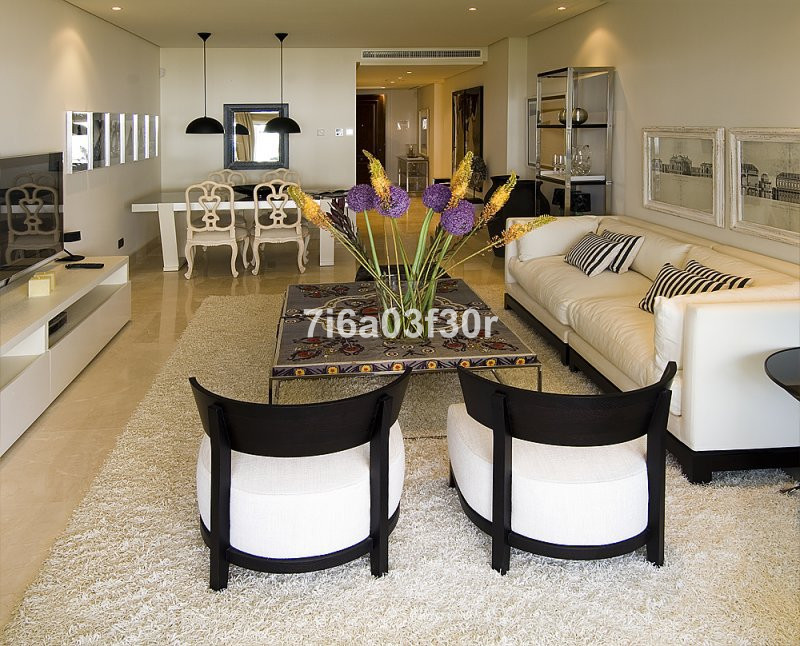 3 Bedroom Apartment in Estepona - Photo 4