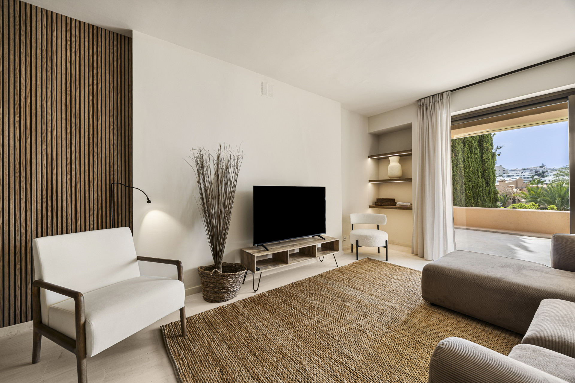 3 Bedroom Penthouse in Estepona - Photo 8