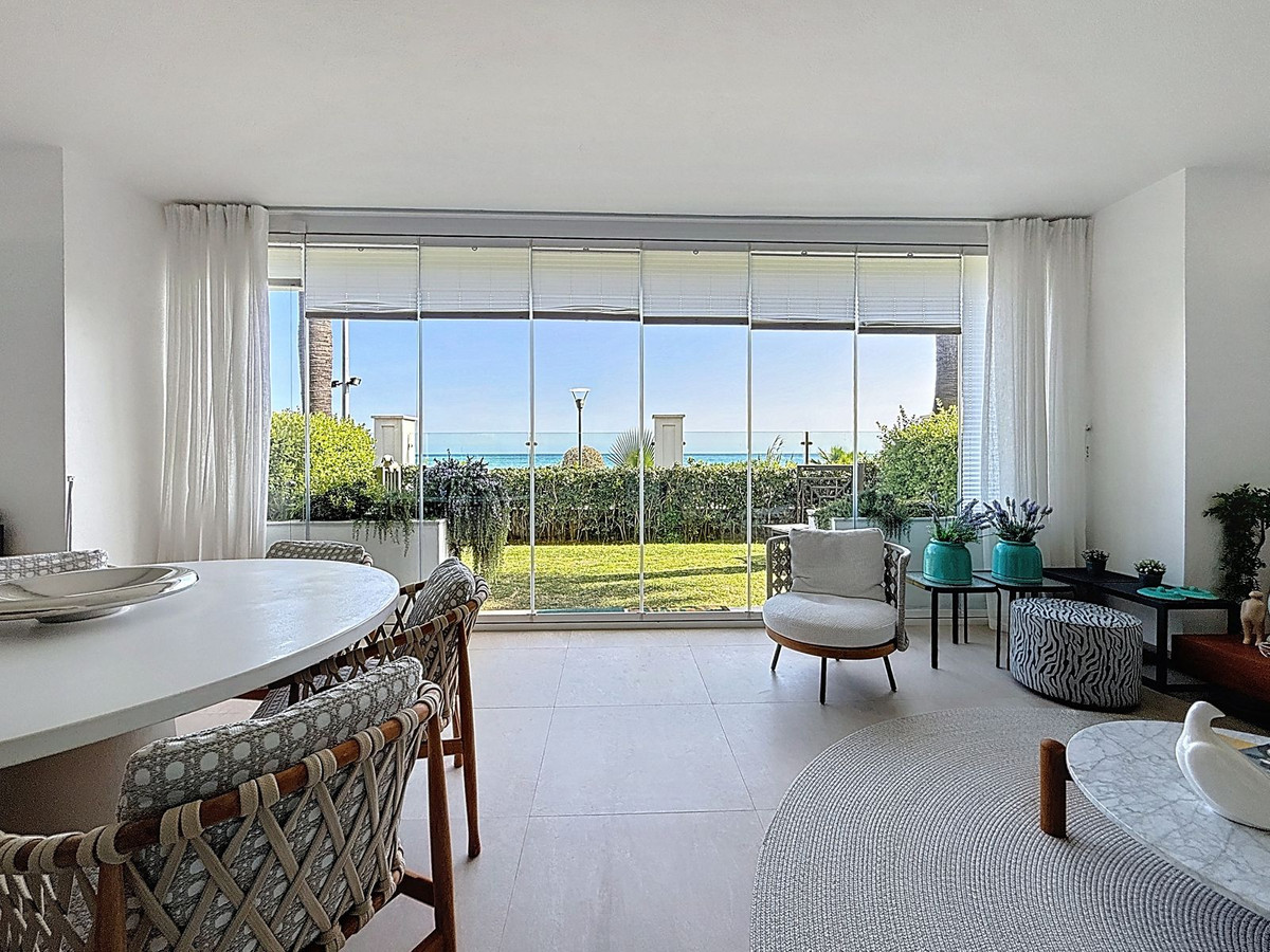2 Bedroom Apartment in Estepona - Photo 21