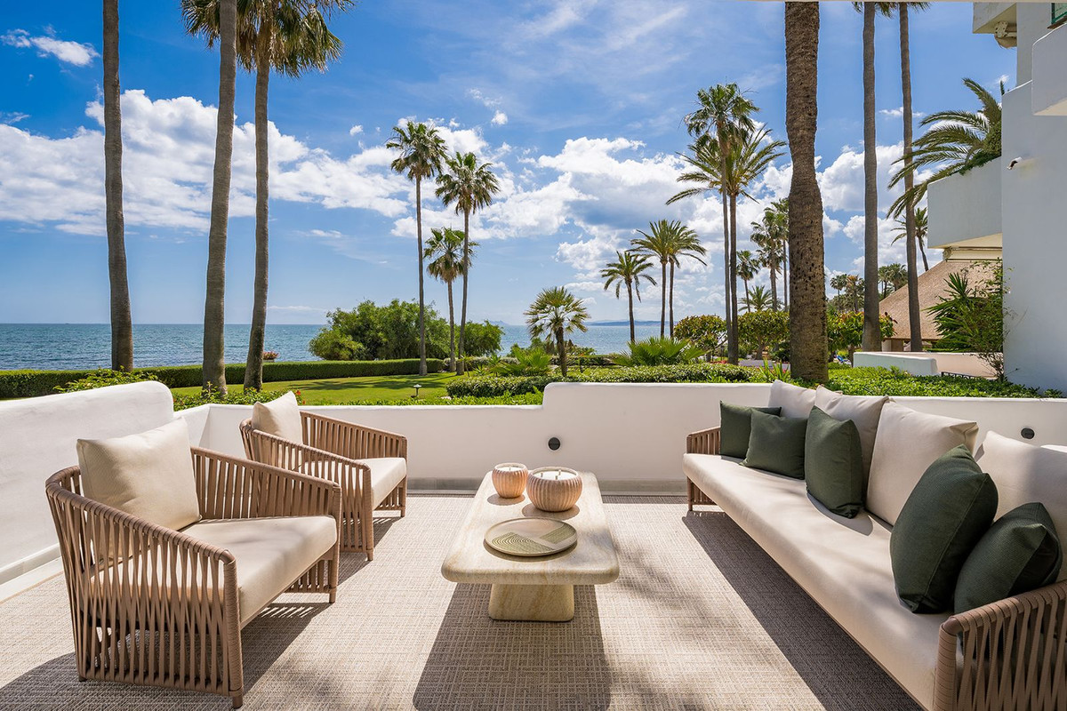 3 Bedroom Apartment in Estepona - Photo 5