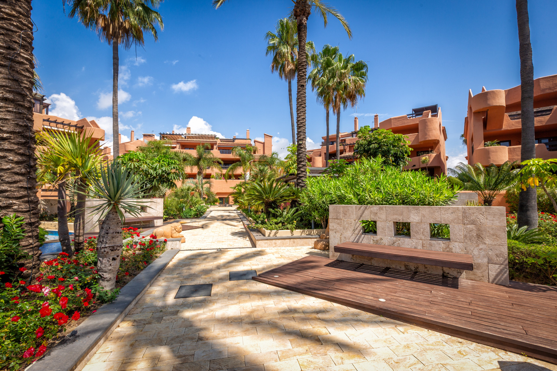 3 Bedroom Apartment in Estepona - Photo 3