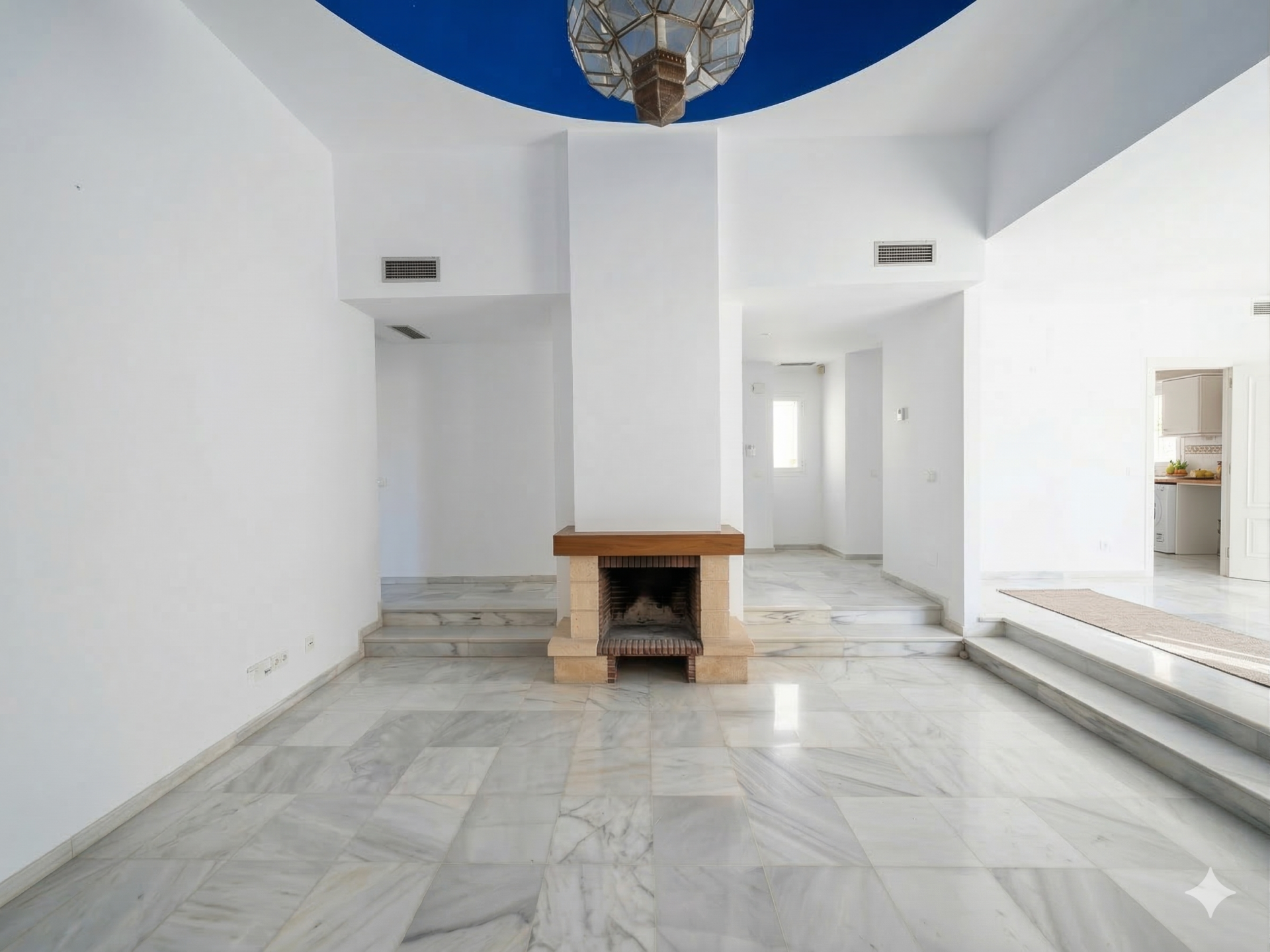 5 Bedroom Villa in Marbella - Photo 3