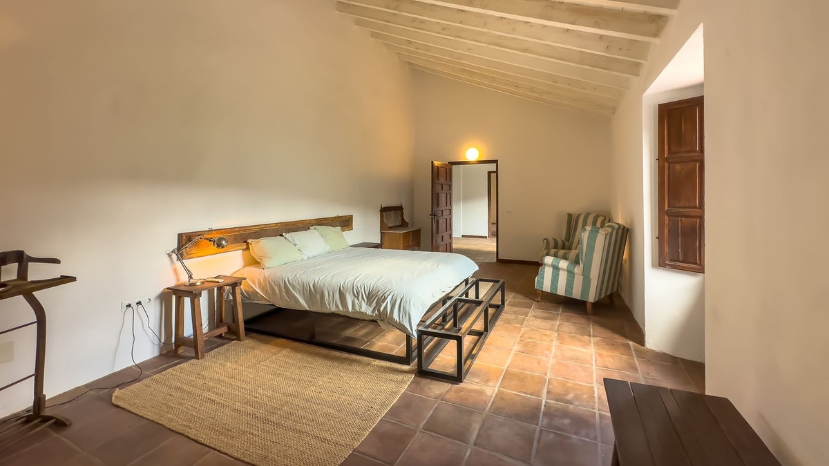 8 Bedroom Country house in Málaga - Photo 37