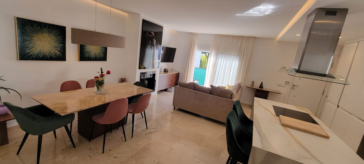 2 Bedroom Apartment in Marbella - Photo 6