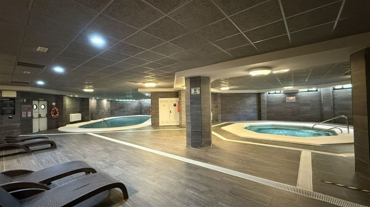 3 Bedroom Apartment in Marbella - Photo 25