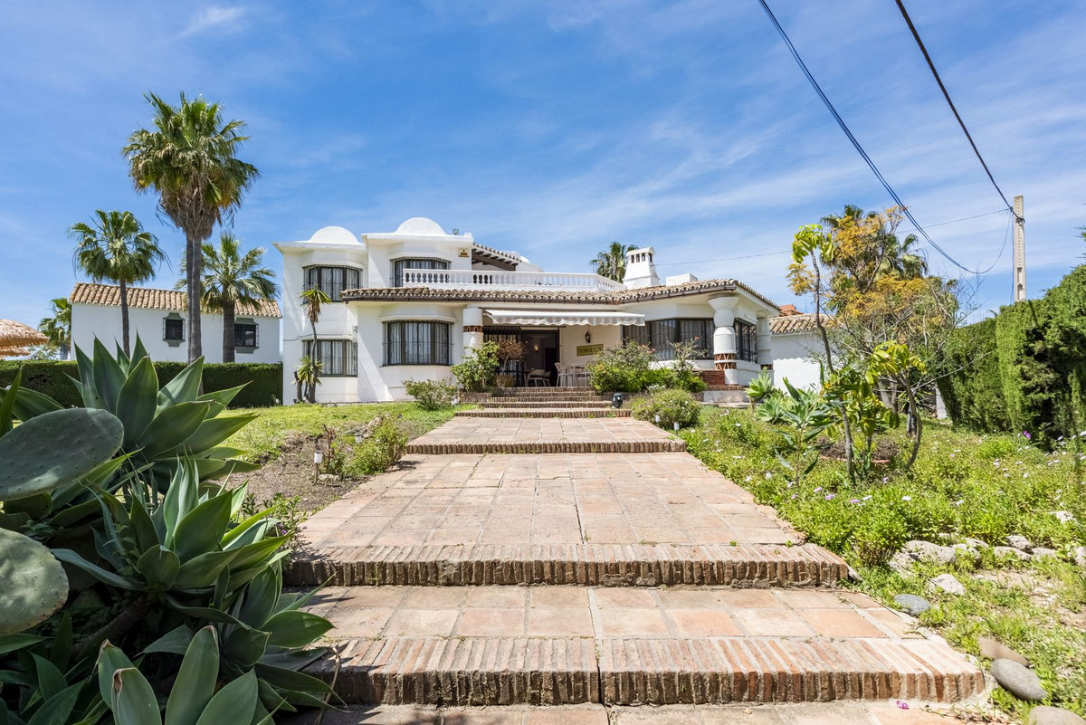 3 Bedroom Villa in Estepona - Photo 4