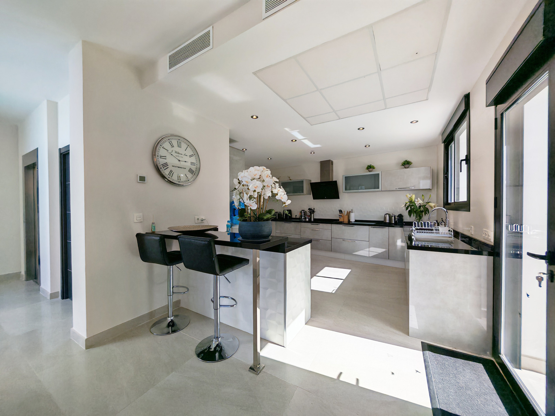 5 Bedroom Villa in Marbella - Photo 9