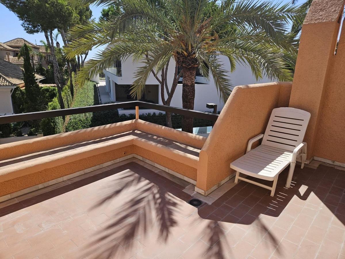 3 Bedroom Townhouse in Marbella - Photo 4