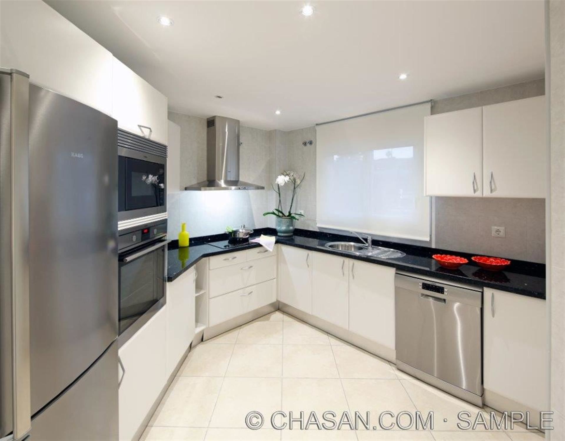 3 Bedroom Apartment in Marbella - Photo 8